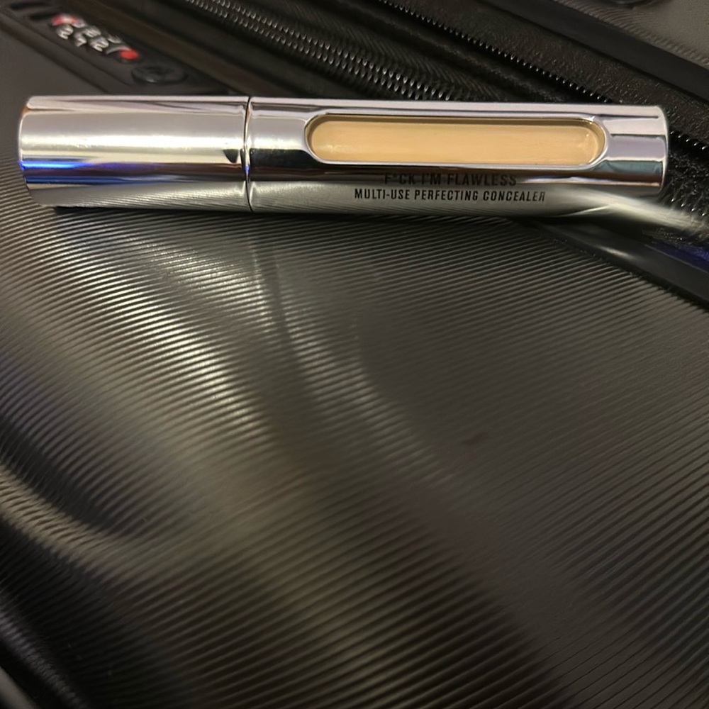 Il makiage f*ck I’m flawless multiuse perfecting concealer
